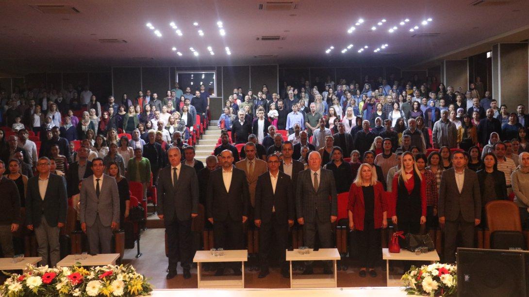 Muratpaşa 1. Öğretmen Festivali Kapsamında Şiir Dinletisi Gerçekleşti